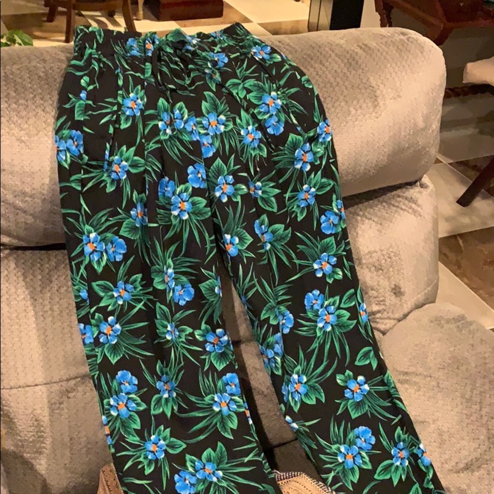 ❗️2/$15❗️ZARA Floral Pants